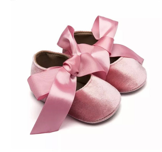 Pink bow baby slippers