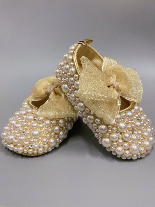 Gold bow pearl baby shoes